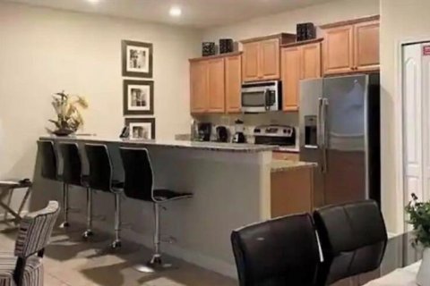 Touwnhouse à vendre à Kissimmee, Floride: 4 chambres, 176.7 m2 № 2342511 - photo 6