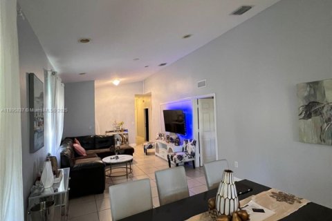 Снять в аренду кондоминиум в Хомстед, Флорида 3 спальни, 128.21м2, № 1950248 - фото 8