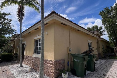 Снять в аренду кондоминиум в Хомстед, Флорида 3 спальни, 128.21м2, № 1950248 - фото 2