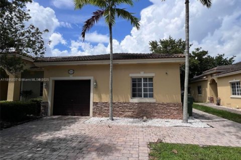 Снять в аренду кондоминиум в Хомстед, Флорида 3 спальни, 128.21м2, № 1950248 - фото 1