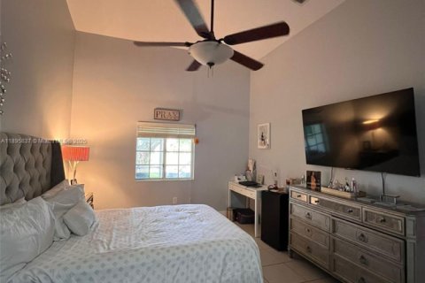 Снять в аренду кондоминиум в Хомстед, Флорида 3 спальни, 128.21м2, № 1950248 - фото 12