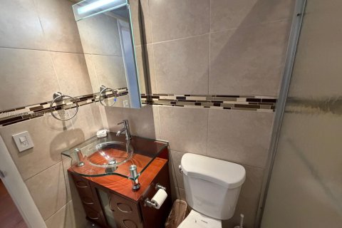Condominio en alquiler en Hallandale Beach, Florida, 2 dormitorios, 98.48 m2 № 1974813 - foto 13