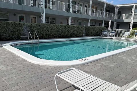 Condominio en alquiler en Hallandale Beach, Florida, 2 dormitorios, 98.48 m2 № 1974813 - foto 25