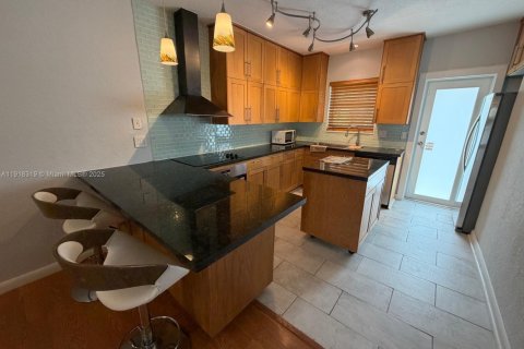 Condominio en alquiler en Hallandale Beach, Florida, 2 dormitorios, 98.48 m2 № 1974813 - foto 5
