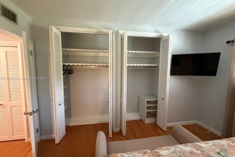 Condominio en alquiler en Hallandale Beach, Florida, 2 dormitorios, 98.48 m2 № 1974813 - foto 19