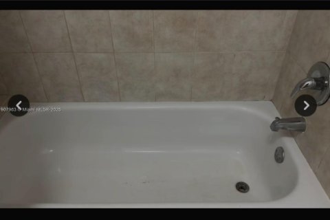 Купить кондоминиум в Лодерхилл, Флорида 2 спальни, 99.41м2, № 2013066 - фото 15