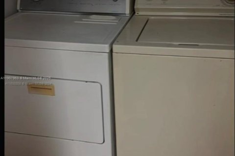 Купить кондоминиум в Лодерхилл, Флорида 2 спальни, 99.41м2, № 2013066 - фото 2