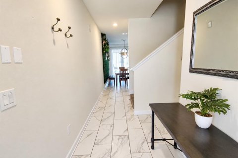 Touwnhouse à vendre à Davenport, Floride: 4 chambres, 176.7 m2 № 2408164 - photo 2