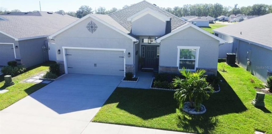 House in Lakeland, Florida 4 bedrooms, 188.5 sq.m. № 1548411