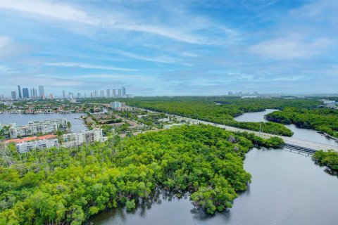 Condominio en alquiler en North Miami Beach, Florida, 2 dormitorios, 102.84 m2 № 2013602 - foto 9