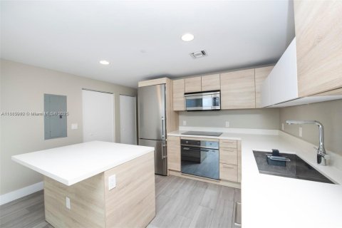 Condominio en alquiler en North Miami Beach, Florida, 2 dormitorios, 102.84 m2 № 2013602 - foto 12