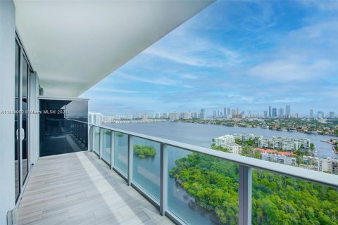 Condominio en North Miami Beach, Florida, 2 dormitorios  № 2013602