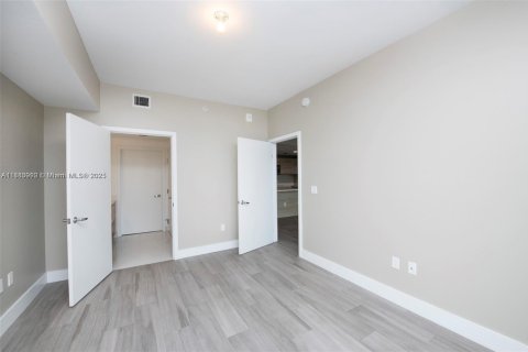 Condominio en alquiler en North Miami Beach, Florida, 2 dormitorios, 102.84 m2 № 2013602 - foto 16
