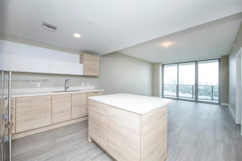 Condominio en alquiler en North Miami Beach, Florida, 2 dormitorios, 102.84 m2 № 2013602 - foto 4