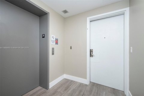Condominio en alquiler en North Miami Beach, Florida, 2 dormitorios, 102.84 m2 № 2013602 - foto 2