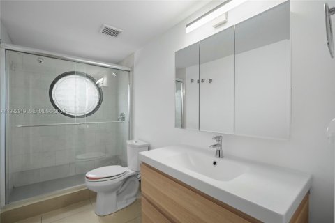 Condo in Aventura, Florida, 3 bedrooms  № 2037728 - photo 25