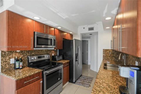Condo in Aventura, Florida, 3 bedrooms  № 2037728 - photo 30