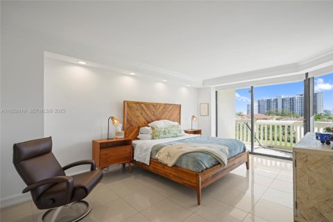 Condo in Aventura, Florida, 3 bedrooms  № 2037728 - photo 9