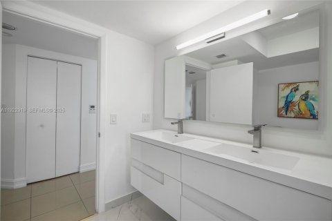 Condo in Aventura, Florida, 3 bedrooms  № 2037728 - photo 17