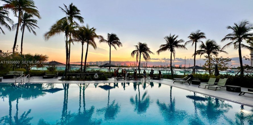 Кондоминиум с 1 спальней в Майами-Бич, Флорида № 1997166