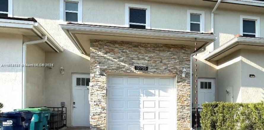 Townhouse in Homestead, Florida 3 bedrooms, 156.63 sq.m. № 1980351