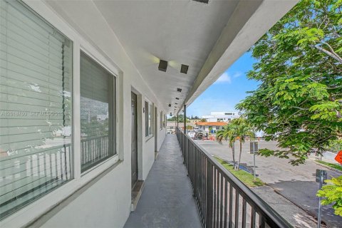 Commercial property in Miami, Florida 305.65 sq.m. № 2088071 - photo 20