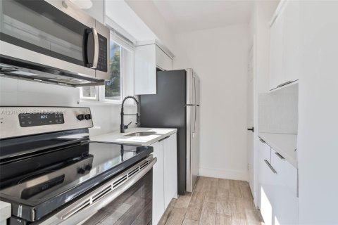 Commercial property in Miami, Florida 305.65 sq.m. № 2088071 - photo 30