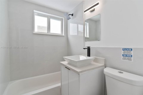 Commercial property in Miami, Florida 305.65 sq.m. № 2088071 - photo 14