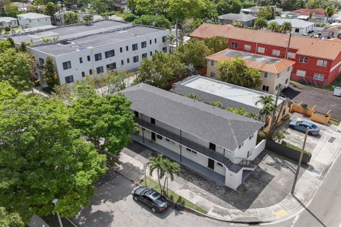 Commercial property in Miami, Florida 305.65 sq.m. № 2088071