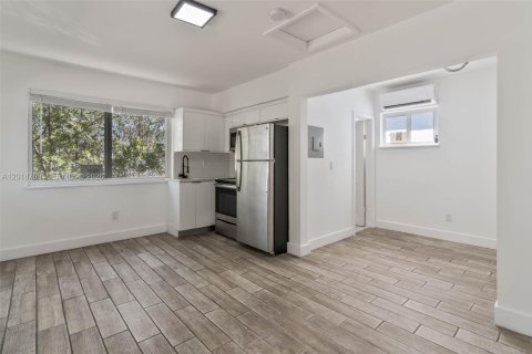 Commercial property in Miami, Florida 305.65 sq.m. № 2088071 - photo 23