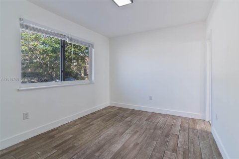 Commercial property in Miami, Florida 305.65 sq.m. № 2088071 - photo 13