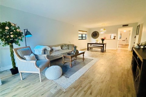 Condominio en venta en Tamarac, Florida, 2 dormitorios, 137.5 m2 № 1888314 - foto 16