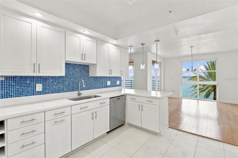 Copropriété à vendre à Saint Petersburg, Floride: 2 chambres, 170.29 m2 № 2409833 - photo 16
