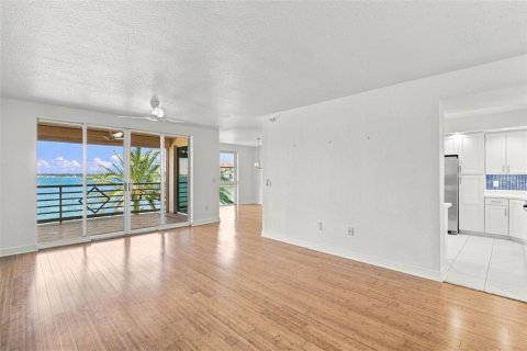 Copropriété à vendre à Saint Petersburg, Floride: 2 chambres, 170.29 m2 № 2409833 - photo 4