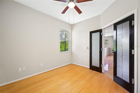 Condo in Tampa, Florida, 3 bedrooms  № 2221244 - photo 19