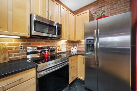 Condo in Tampa, Florida, 3 bedrooms  № 2221244 - photo 15