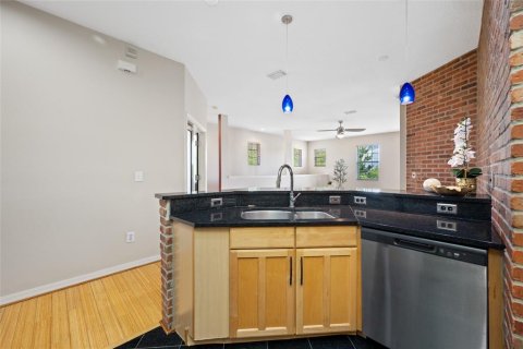Condo in Tampa, Florida, 3 bedrooms  № 2221244 - photo 14