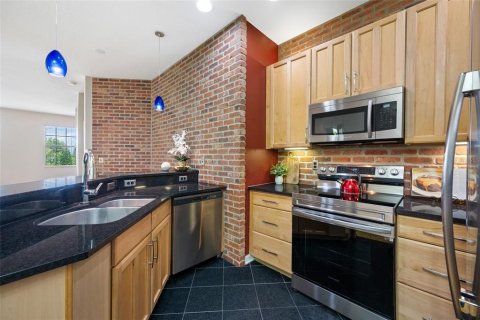 Condo in Tampa, Florida, 3 bedrooms  № 2221244 - photo 13
