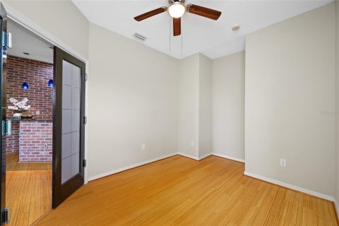 Condo in Tampa, Florida, 3 bedrooms  № 2221244 - photo 16