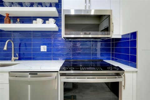 Купить кондоминиум в Сарасота, Флорида 5 комнат, 83.61м2, № 1914816 - фото 10