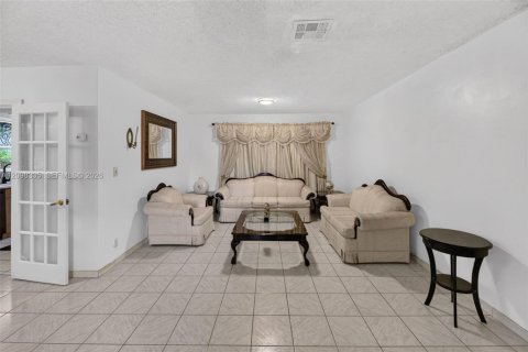 Villa ou maison à vendre à North Lauderdale, Floride: 4 chambres, 174.38 m2 № 2411973 - photo 5