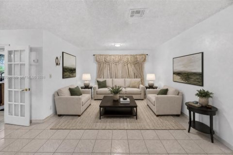 Villa ou maison à vendre à North Lauderdale, Floride: 4 chambres, 174.38 m2 № 2411973 - photo 6
