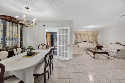 Villa ou maison à vendre à North Lauderdale, Floride: 4 chambres, 174.38 m2 № 2411973 - photo 7