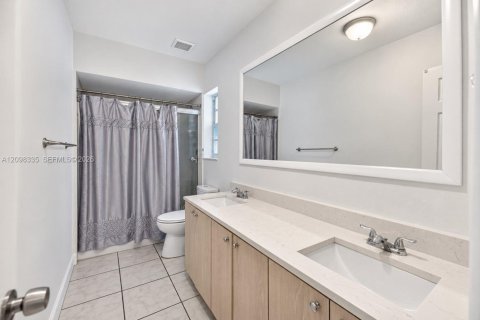 Villa ou maison à vendre à North Lauderdale, Floride: 4 chambres, 174.38 m2 № 2411973 - photo 16