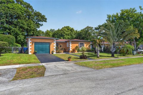 Villa ou maison à vendre à North Lauderdale, Floride: 4 chambres, 174.38 m2 № 2411973 - photo 22