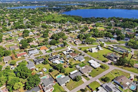 House in Winter Haven, Florida 2 bedrooms, 117.06 sq.m. № 2091779 - photo 9