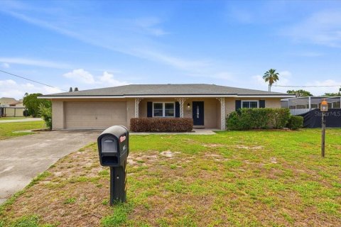 House in Winter Haven, Florida 2 bedrooms, 117.06 sq.m. № 2091779 - photo 5