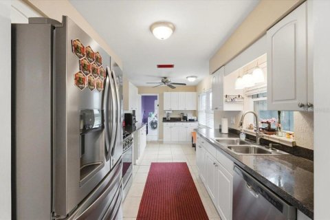 House in Winter Haven, Florida 2 bedrooms, 117.06 sq.m. № 2091779 - photo 19