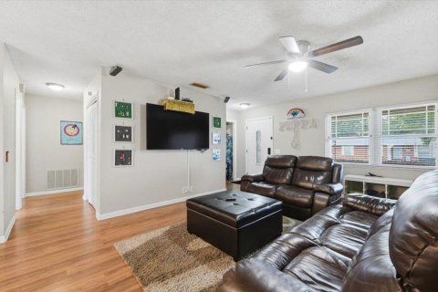 House in Winter Haven, Florida 2 bedrooms, 117.06 sq.m. № 2091779 - photo 15