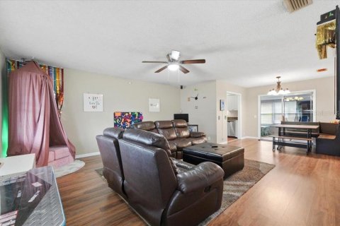 House in Winter Haven, Florida 2 bedrooms, 117.06 sq.m. № 2091779 - photo 12